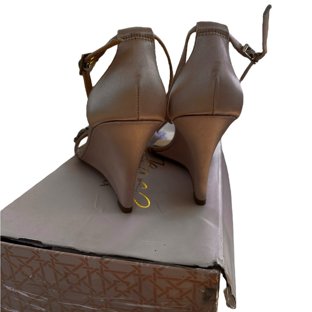 NIB Badgley Mischka Jewel Crystal Embellished Heels - Picture 5 of 9